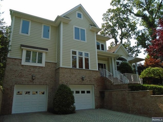30 Magnolia Ave, Tenafly, NJ 07670