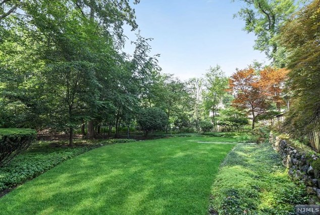 111 Schuyler Rd, Allendale, NJ 07401
