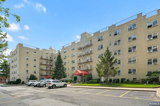 2205 Central Rd, West Fort Lee NJ  07024-7550 exterior