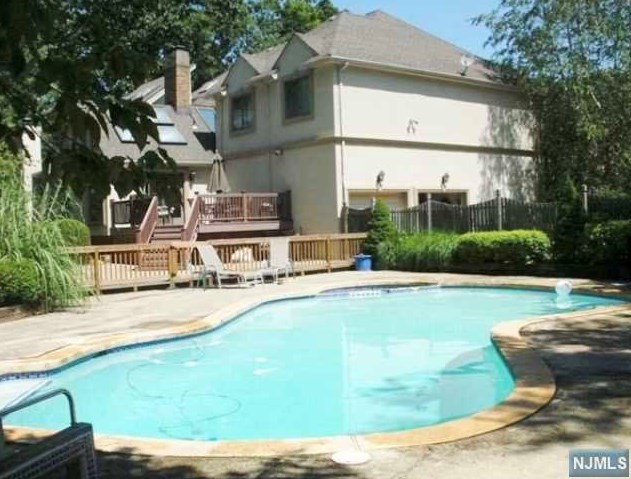 552 Barr Ct, Westwood, NJ 07675-6040