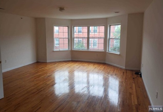 41 3rd St #2, Newark, NJ 07107