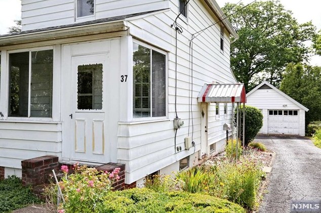 37 Island Rd, Mahwah, NJ 07430