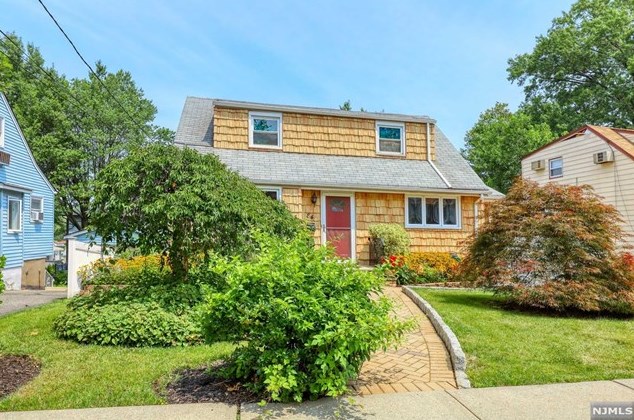 84 Franklin Ave, Fairview, NJ 07022