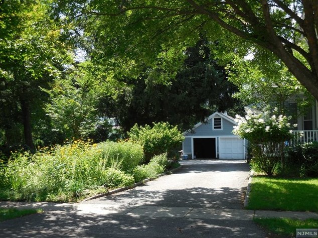 11 Central Ave, Demarest, NJ 07627