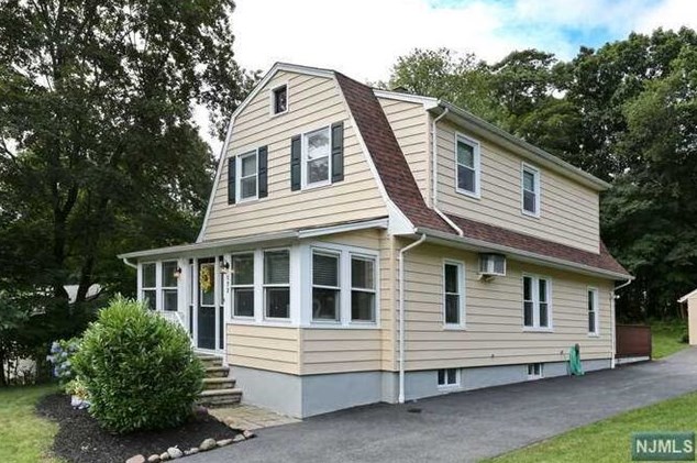 172 Yawpo Ave, Oakland, NJ 07436