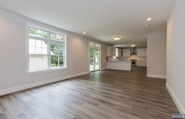 674 Saddle River Rd, Saddle Brook NJ  07663-4530 exterior