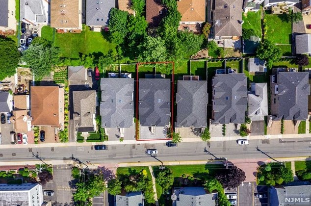 1592 John St, West Fort Lee NJ  07024-2505 exterior