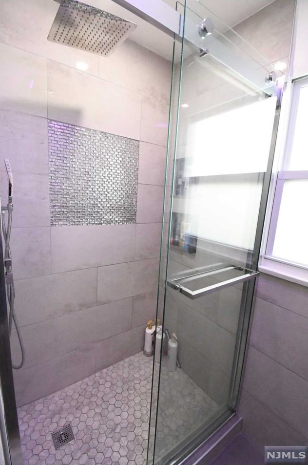 155 Weigands Ln, Secaucus NJ  07094-2128 exterior