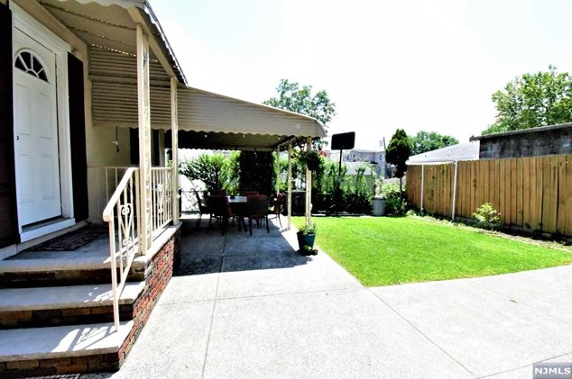 155 Weigands Ln, Secaucus NJ  07094-2128 exterior