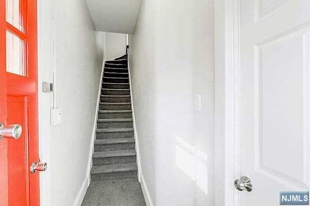 68 Pine St #2, Montclair, NJ 07042