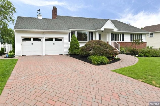 307 Country Club Dr, Oradell, NJ 07649
