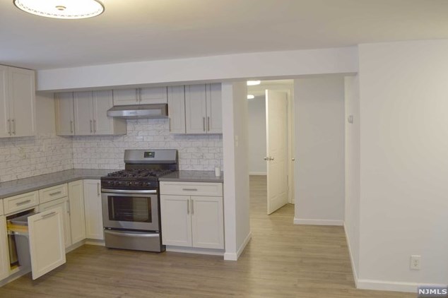 428 Lincoln St, Palisades Park NJ  07650-1610 exterior