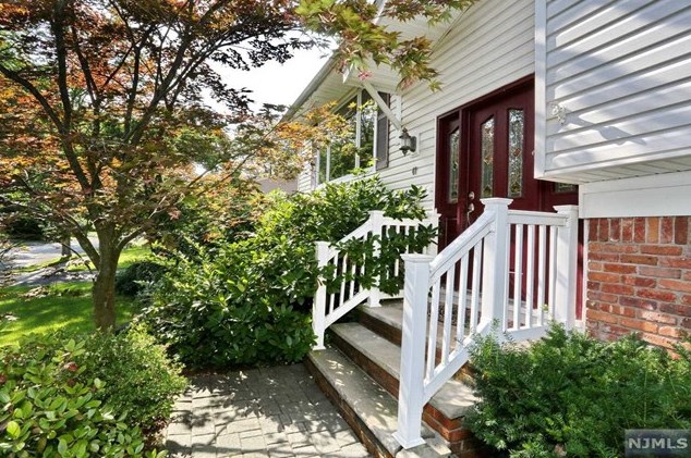 47 Franklin Ct, Emerson NJ  07630-1419 exterior