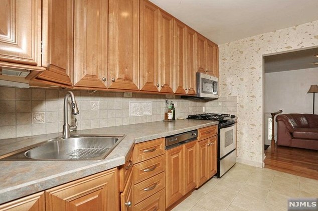 47 Franklin Ct, Emerson NJ  07630-1419 exterior