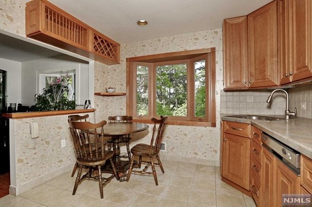 47 Franklin Ct, Emerson NJ  07630-1419 exterior