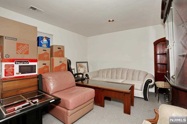 47 Franklin Ct, Emerson NJ  07630-1419 exterior