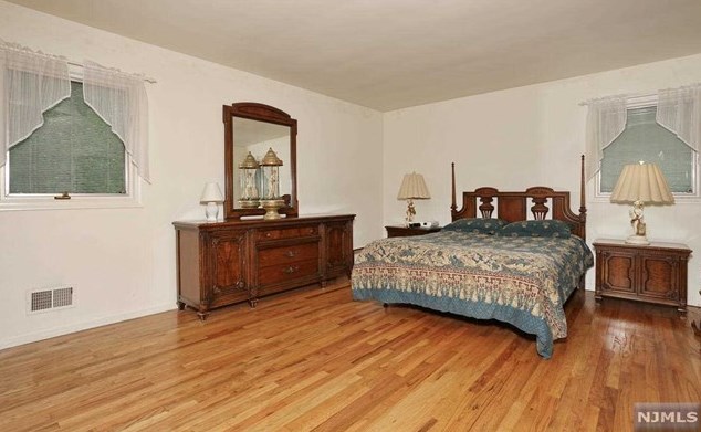 47 Franklin Ct, Emerson NJ  07630-1419 exterior