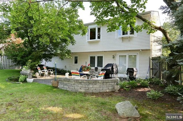 47 Franklin Ct, Emerson NJ  07630-1419 exterior