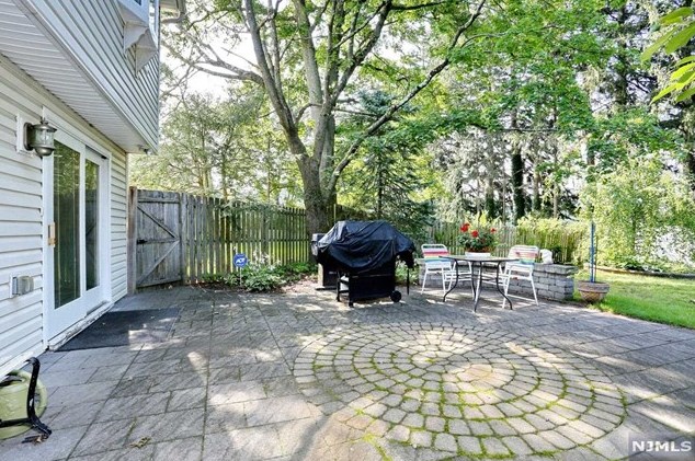 47 Franklin Ct, Emerson NJ  07630-1419 exterior