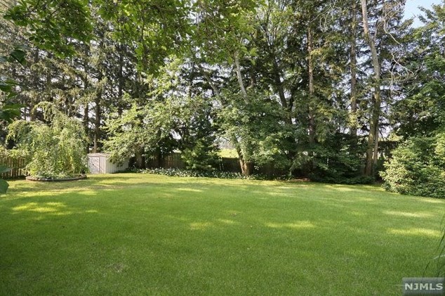 47 Franklin Ct, Emerson NJ  07630-1419 exterior