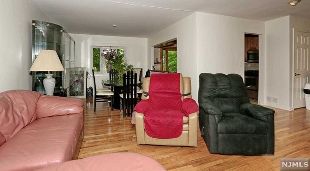 47 Franklin Ct, Emerson NJ  07630-1419 exterior