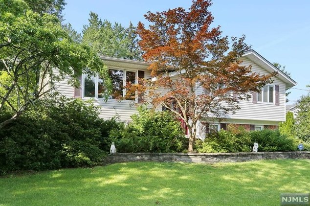 47 Franklin Ct, Emerson NJ  07630-1419 exterior