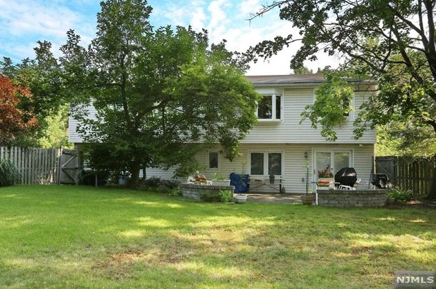 47 Franklin Ct, Emerson NJ  07630-1419 exterior