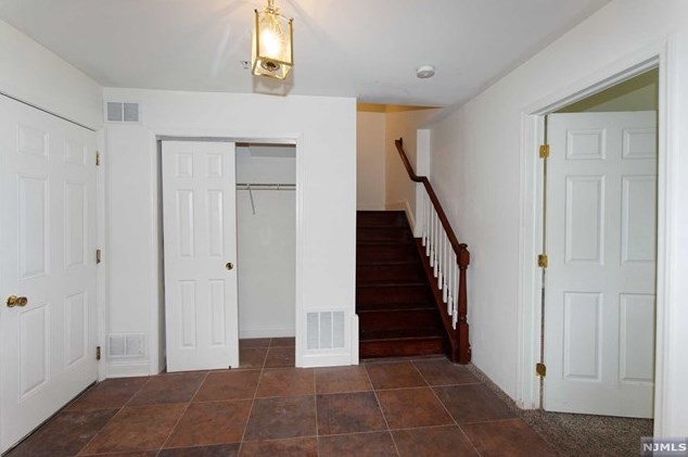 64 Mallard Pl, Secaucus NJ  07094-2943 exterior