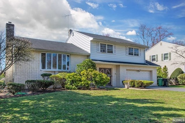 102 Glen Ave, Paramus, NJ 07652