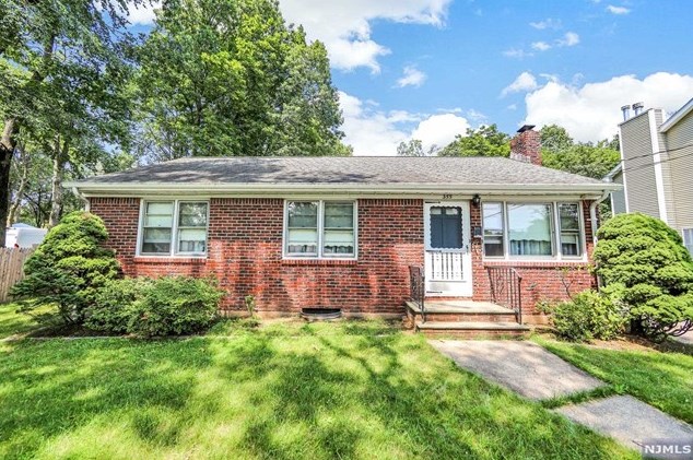 355 Summit St, Norwood, NJ 07648-1218