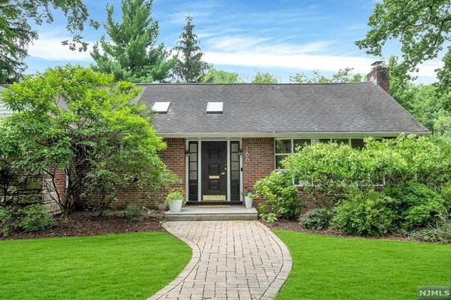 186 E Hudson Ave, Englewood, NJ 07631