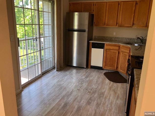 1282 Mulberry Dr, Mahwah, NJ 07430