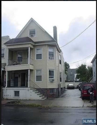 76 Winthrop St, Newark, NJ 07104-3519