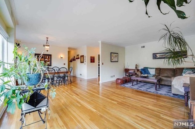 22 Glenwood Ave, Jersey City, NJ 07306-4631