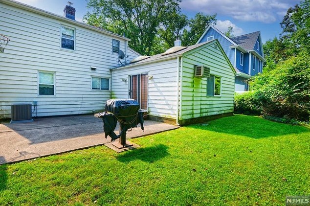 968 Phelps Rd, Teaneck, NJ 07666