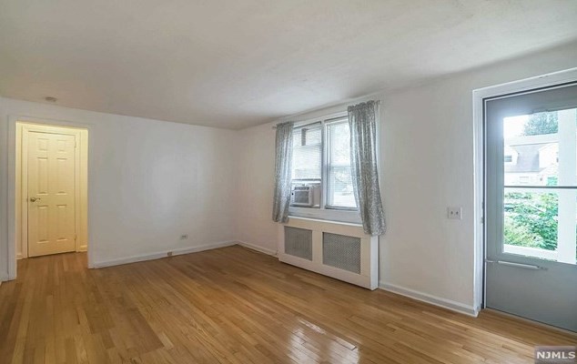 1909 Wood Ave, Roselle, NJ 07203