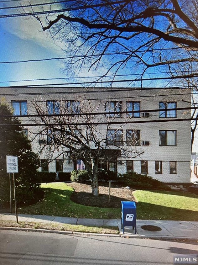 121 County Rd #10, Tenafly, NJ 07670