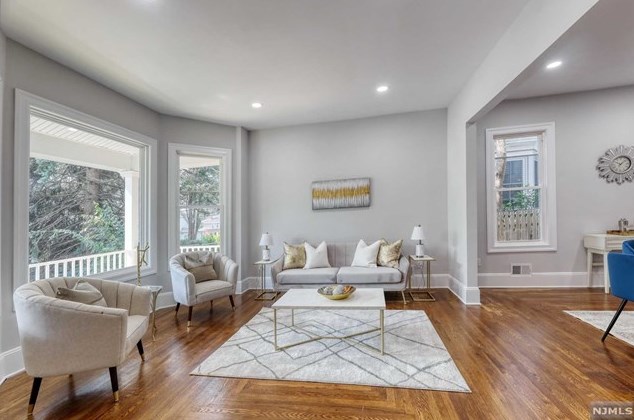 52 Sylvan St, Rutherford, NJ 07070