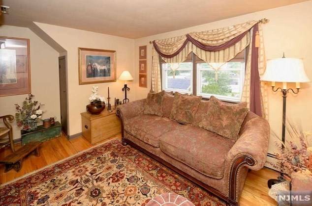 18 Maitland Pl, Outwater, NJ 07026