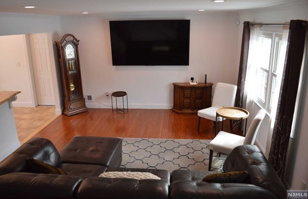 635 Kingsbridge Ln, Ridgewood, NJ 07450