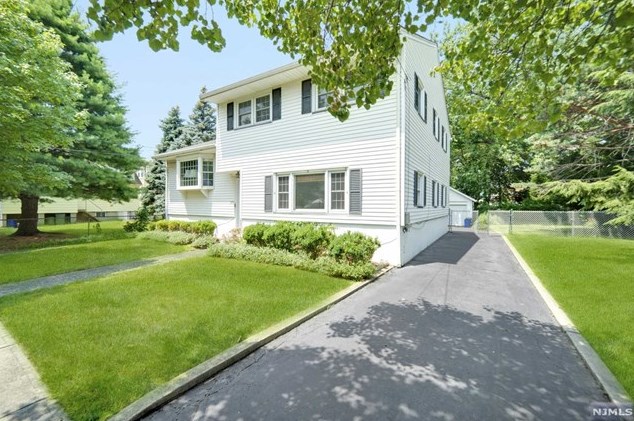 345 Green Ave, Lyndhurst, NJ 07071-2232
