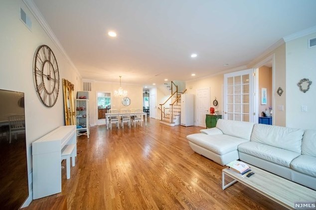 32 Candlewood Dr, Westwood NJ  07675-7055 exterior