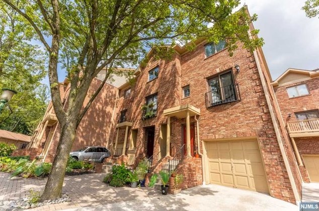 9 Mews Ln, South Orange, NJ 07079