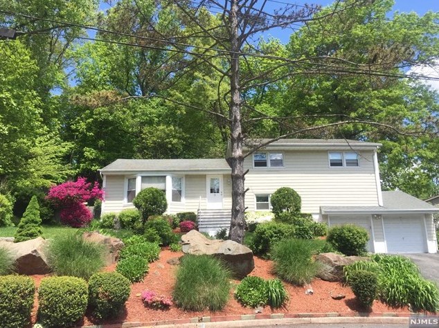 29 Cedar St, Cresskill, NJ 07626