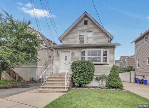 271 Park Ave, Lyndhurst, NJ 07071