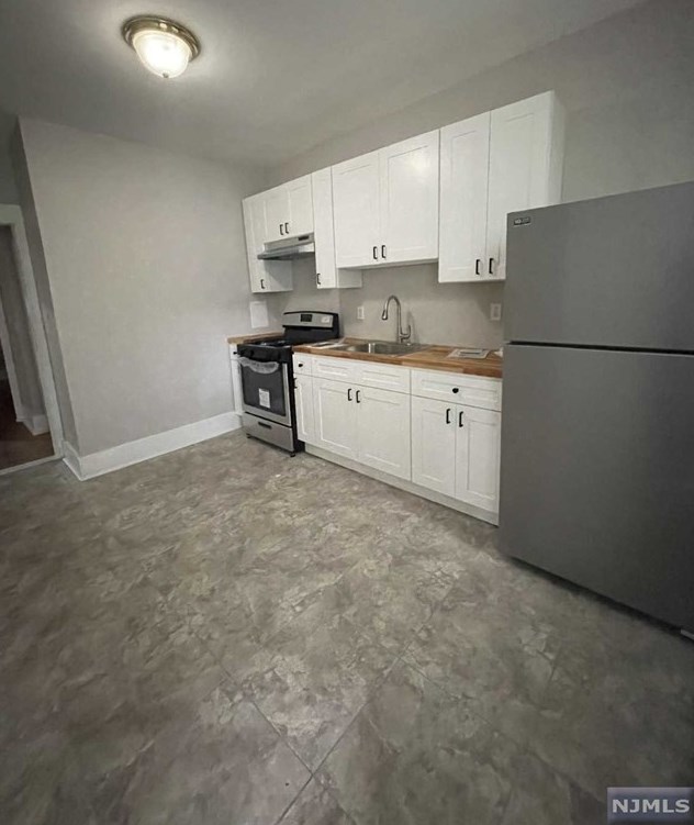262 Amherst St #1 Fl, East Orange, NJ 07018