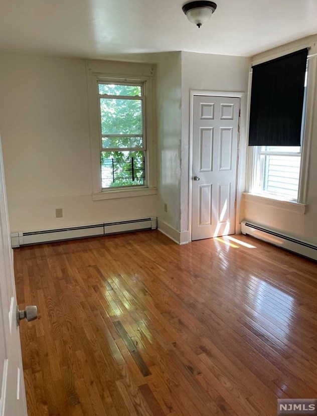 262 Amherst St #2nd Fl, East Orange, NJ 07018