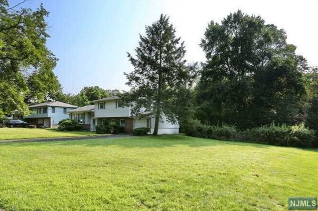 12 Kent Rd, Hillsdale, NJ 07642-1734