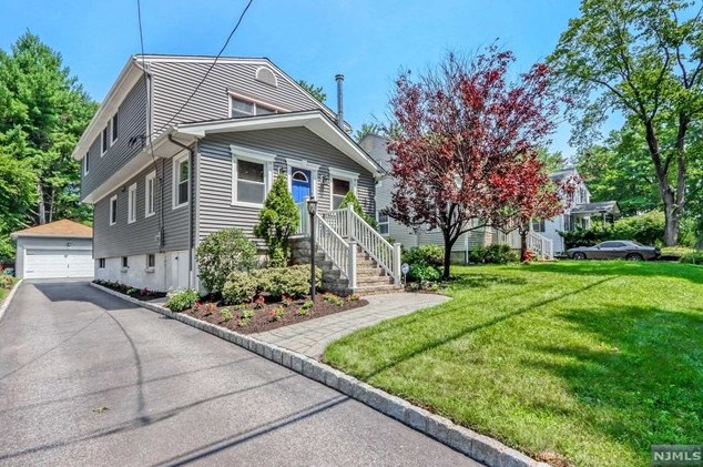 9 South Ave, Harrington Park, NJ 07640