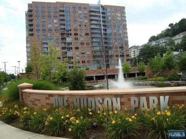 307 Hudson Park, Edgewater, NJ 07020
